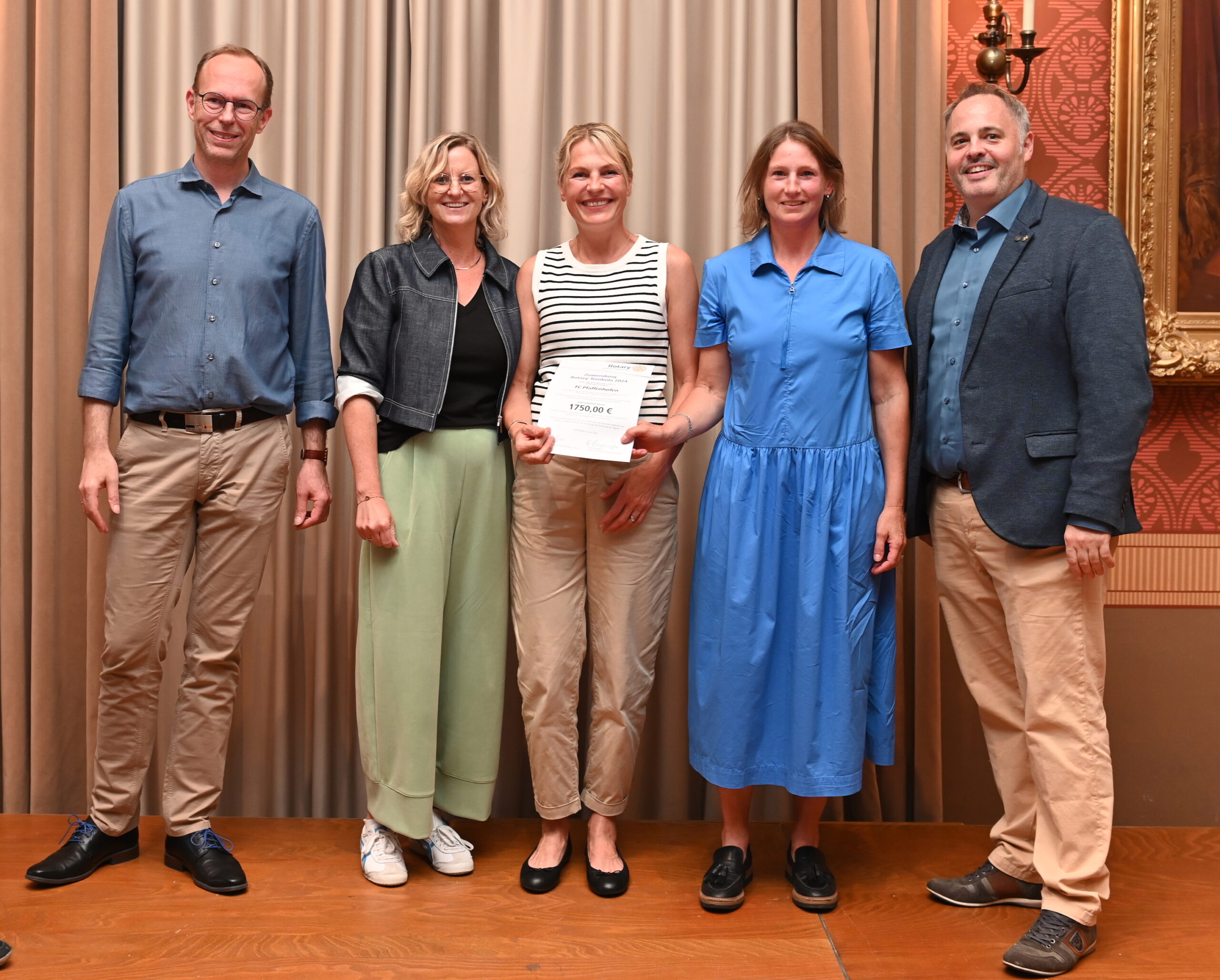 Rotary Pfaffenhofen Tombola Weihnachten 1. Preis Auto Rotary Pfaffenhofen Tombola Weihnachten 1. Preis Auto